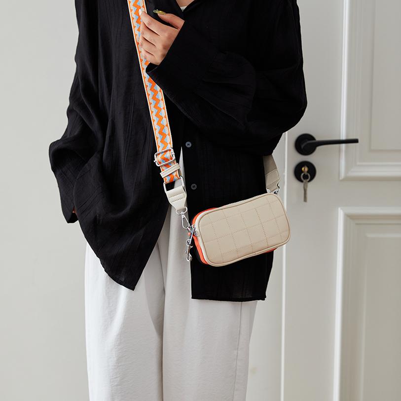 Women's Crossbody Bag DC24220 - Compact Design, Adjustable Strap, Ideal for Everyday Use
